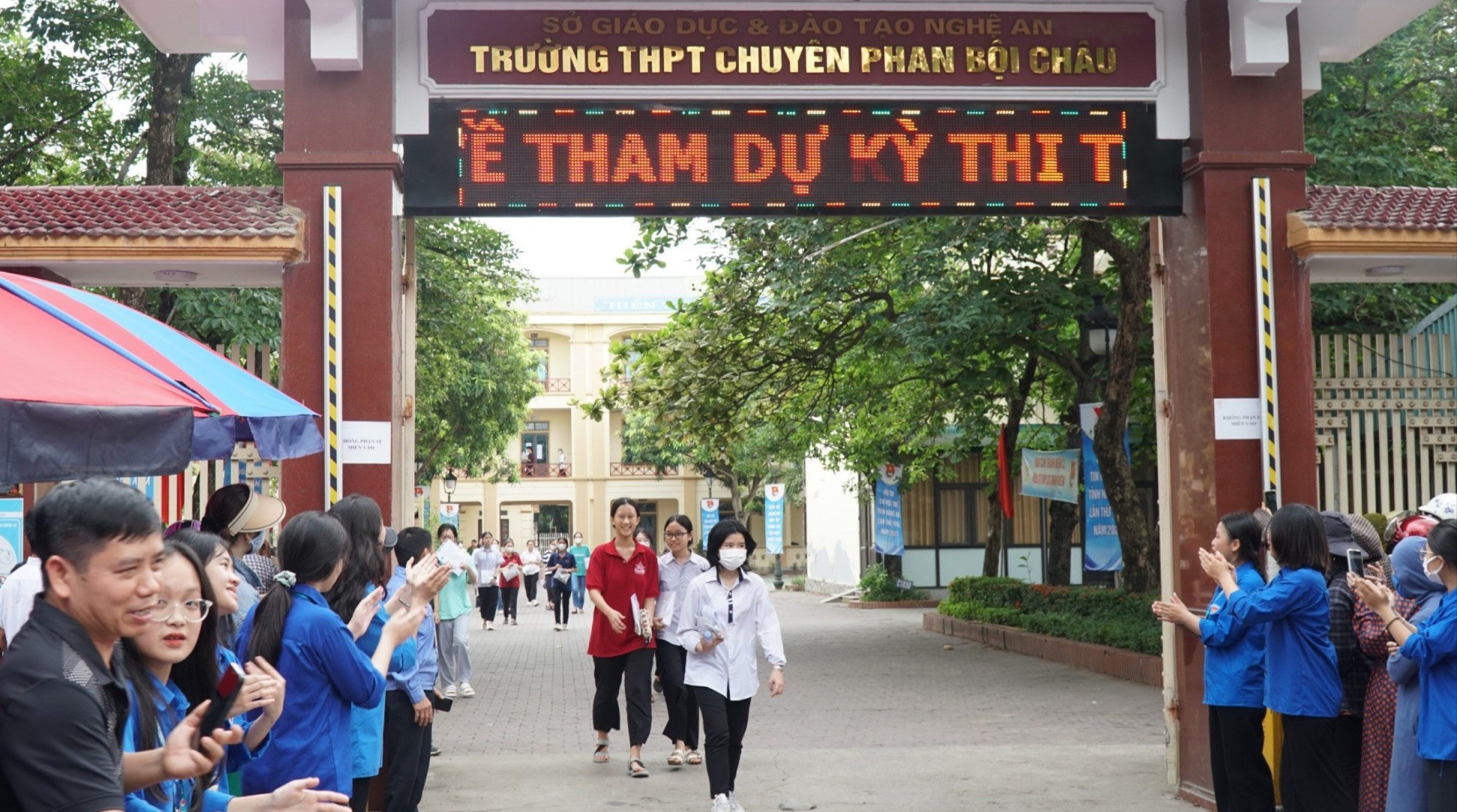 bna_Thí sinh dự thi vào Trường THPT chuyên Phan Bội Châu.jpg