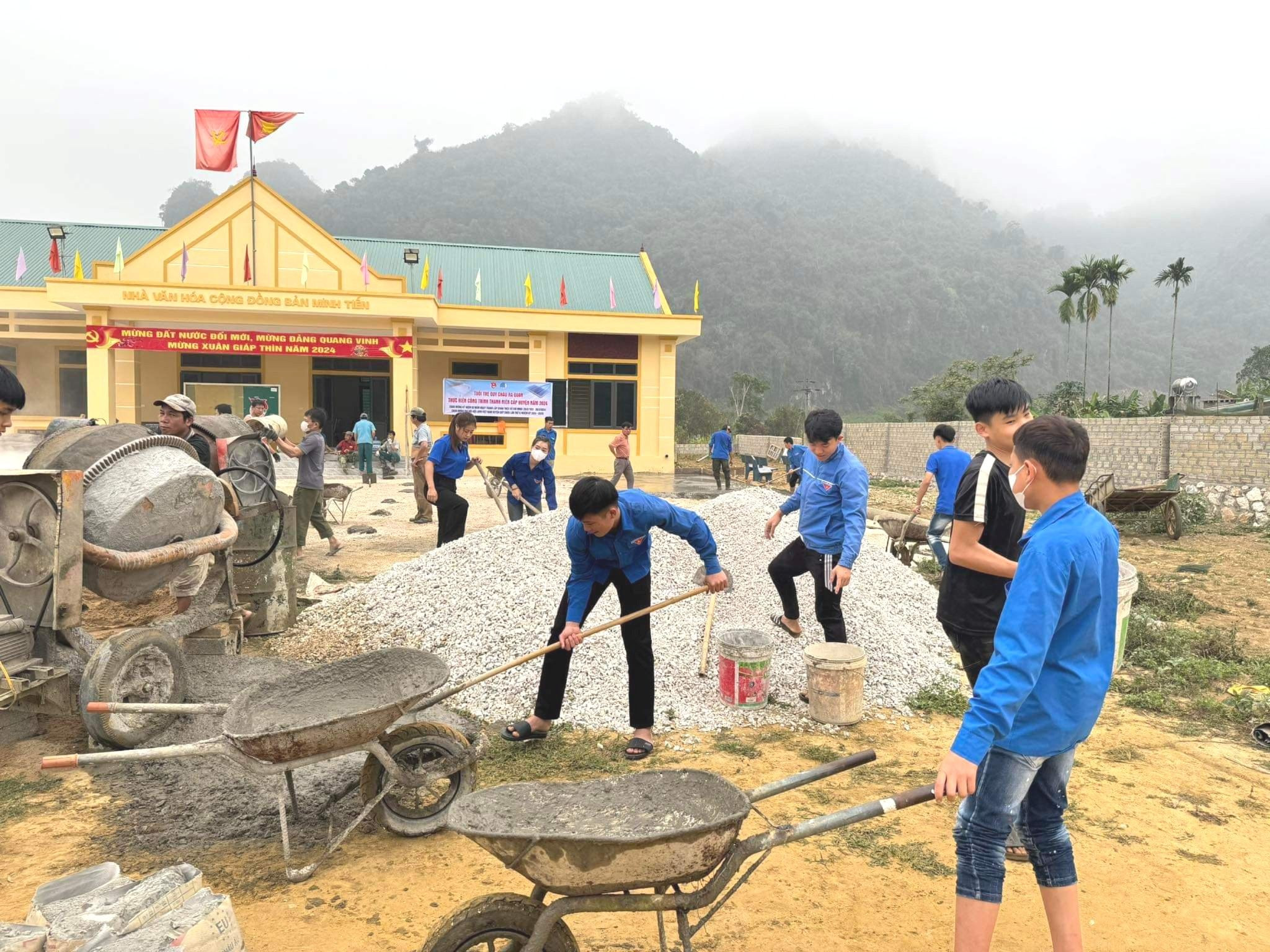 gần 1.250 đội hình thanh niên tình nguyện đã được thành lập để triển khai các công trình, phần việc trong tháng Thanh niên. Ảnh Thành Tân.jpg