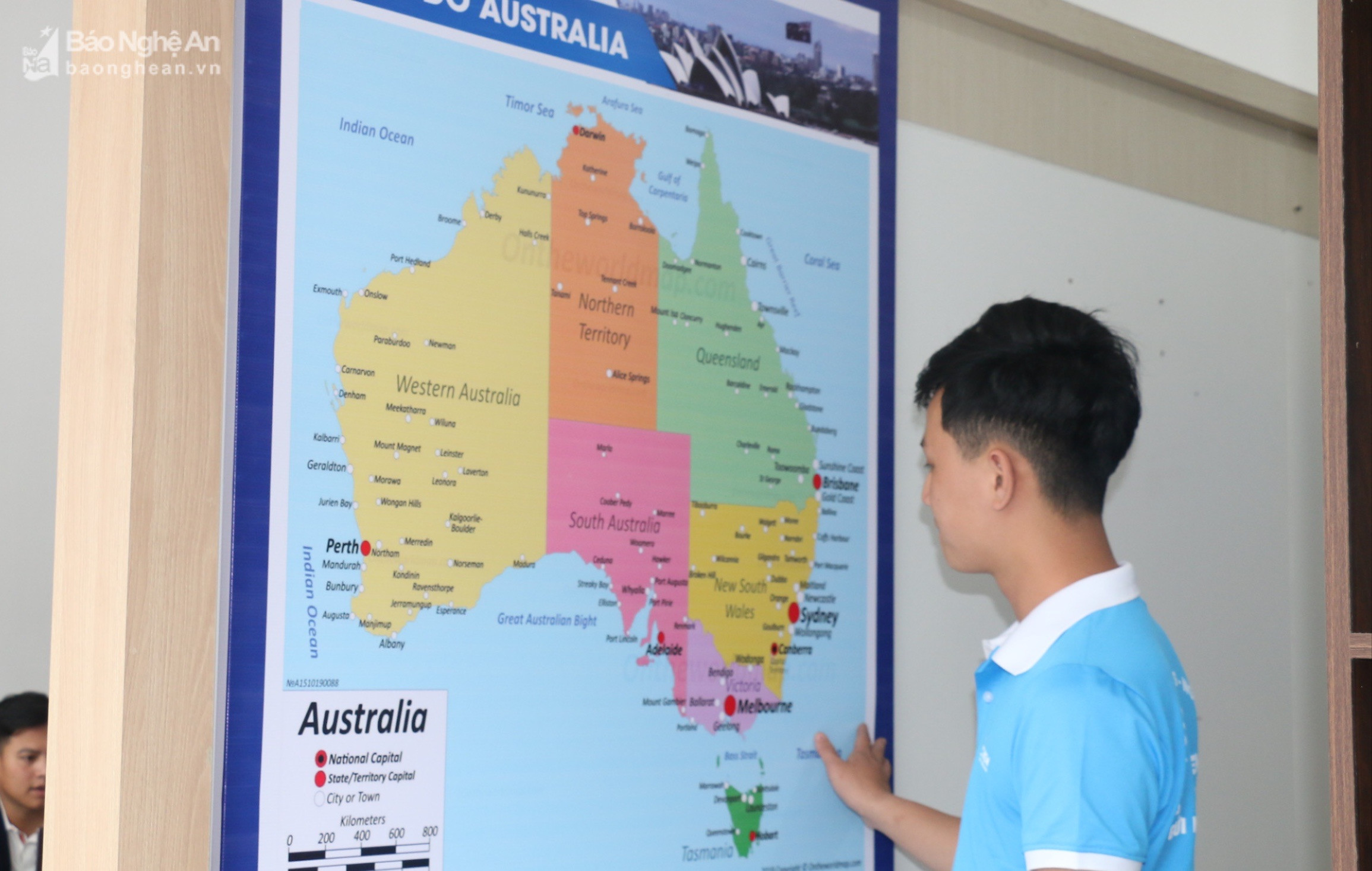 Học sinh tìm hiểu về chương trình du học tại Australia.JPG
