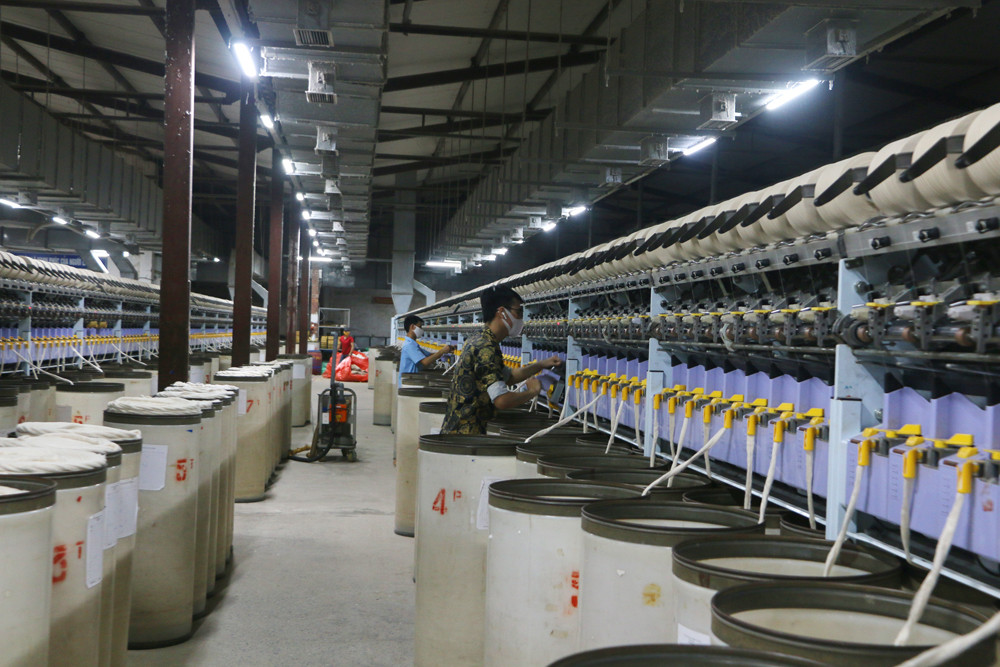 bna_Dây chuyền dệt sợi tại nhà máy Hoàng Thị Loan có tuổi đời cao nên tiêu thụ điện năng khá lớn.jpg
