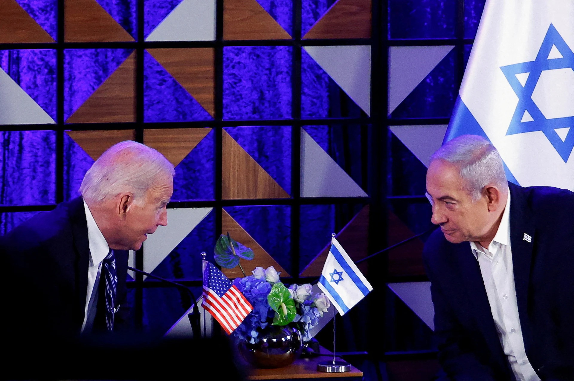 Tổng thống Mỹ dự cuộc gặp với Thủ tướng Israel tại Tel Aviv, Israel ngày 18-10-2023. Ảnh Reuters.jpeg