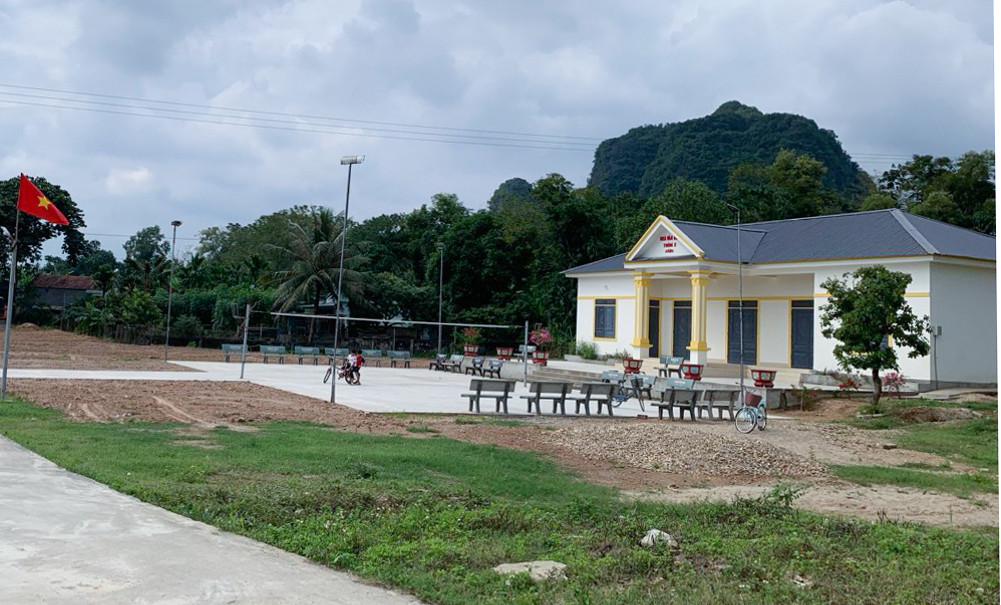 bna_ Nhà văn hóa thôn 2, xã Phúc Sơn đang tiếp tục đầu tư hoàn thiện các công trình phụ trợ và khuôn viên. Ảnh bài Mai Hoa.jpg