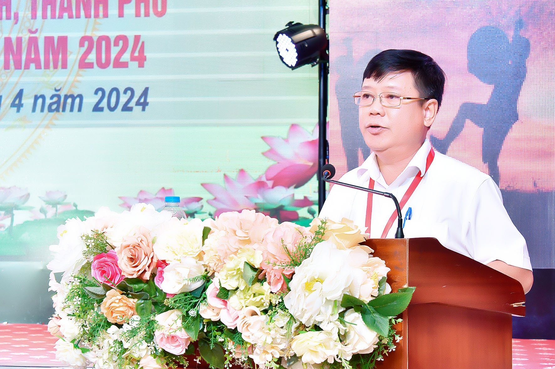 bna-đc trần quang hoà, phó bí thư thường trực Đảng uỷ khối Doanh nghiệp tỉnh Nghệ An phát biểu tham luận tại hội nghị.jpeg