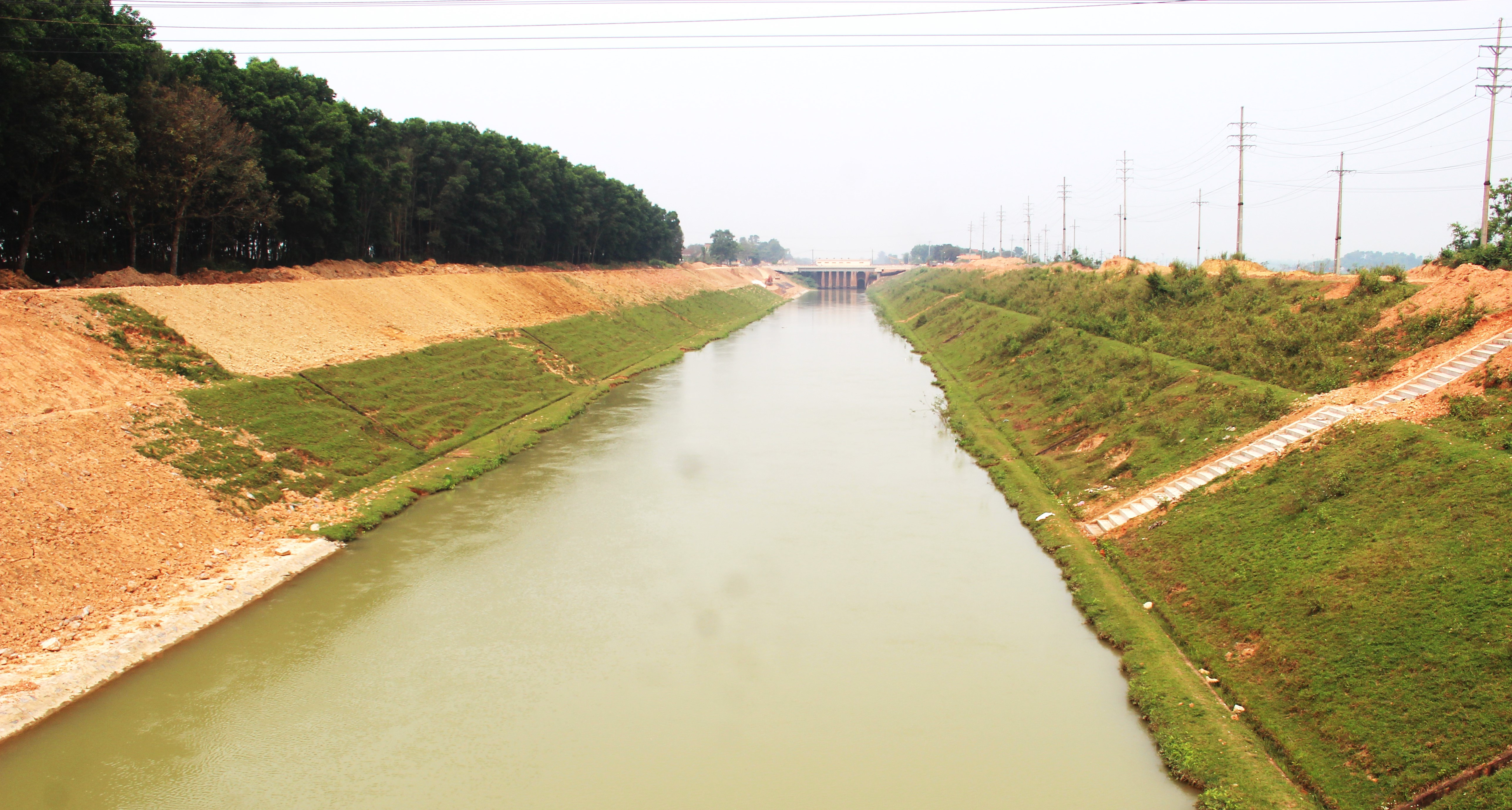 3 Hệ thống kênh vách Bắc tại Đô Lương được đầu đồng bộ. Ảnh Hoàng Vĩnh.JPG
