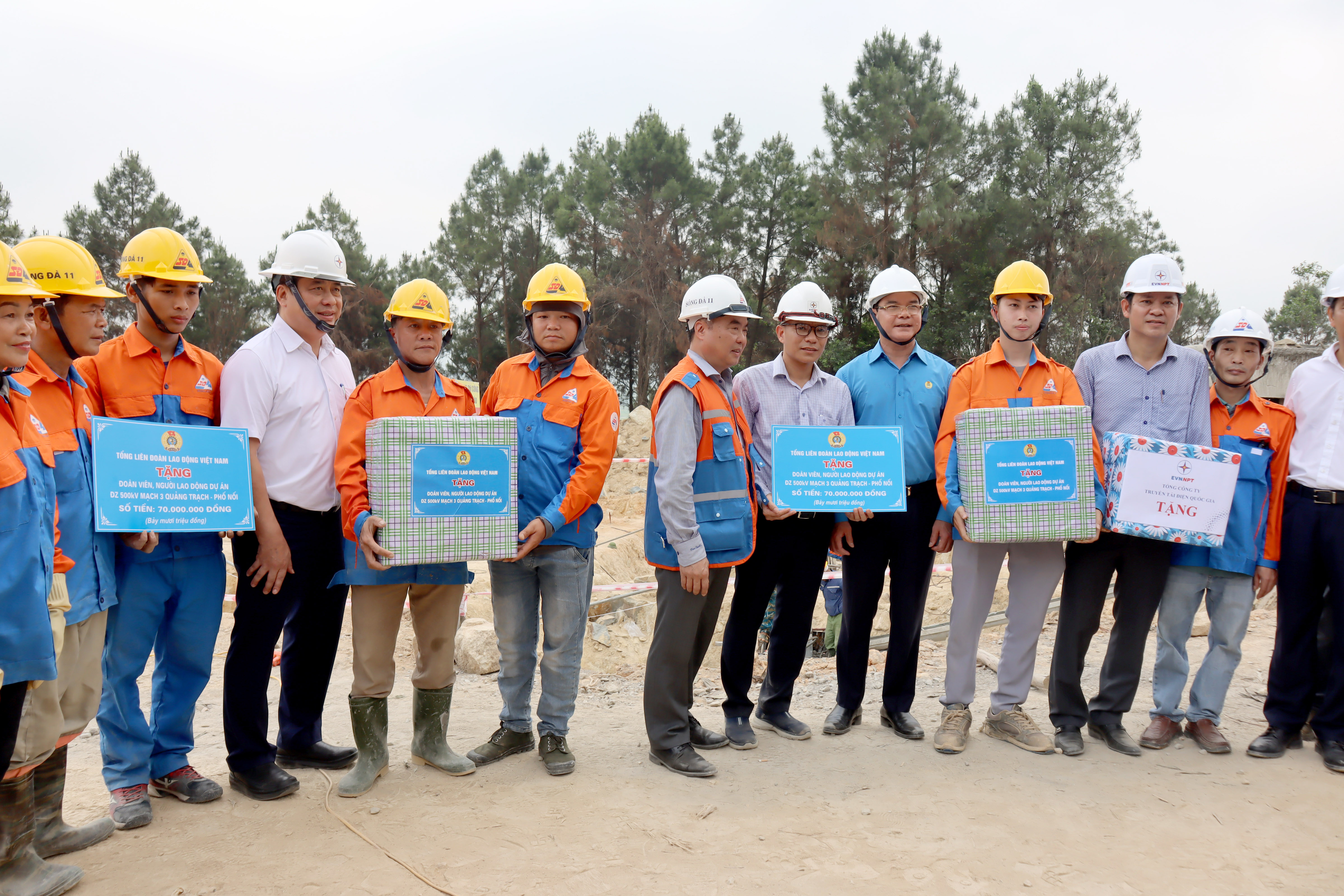 BNA_tổng liên đoàn UBND tỉnh thăm công nhân thi công 500kV tại Nghi Kiều Nghi Lộc00004.JPG