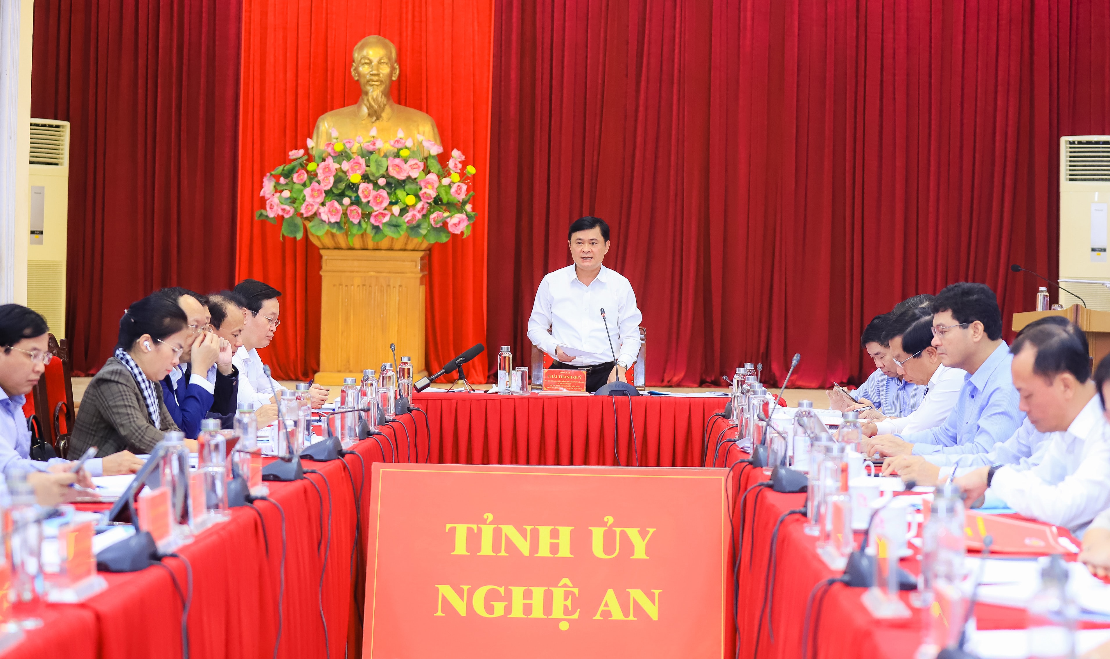 bna-bi-thu-tinh-uy-thai-thanh-quy-chu-tri-dieu-hanh-cuoc-lam-viec-5905.jpg