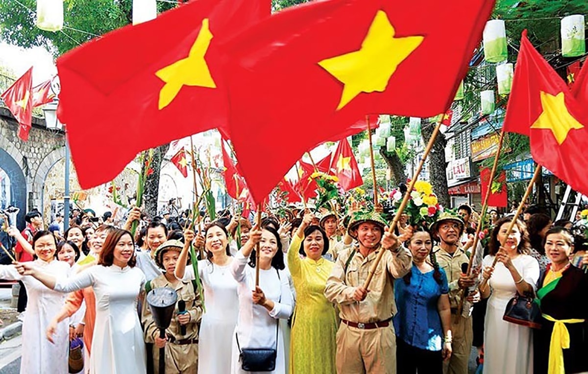 Những trang sử hào hùng của dân tộc luôn được thế hệ trẻ khắc ghi, tự hào.jpg