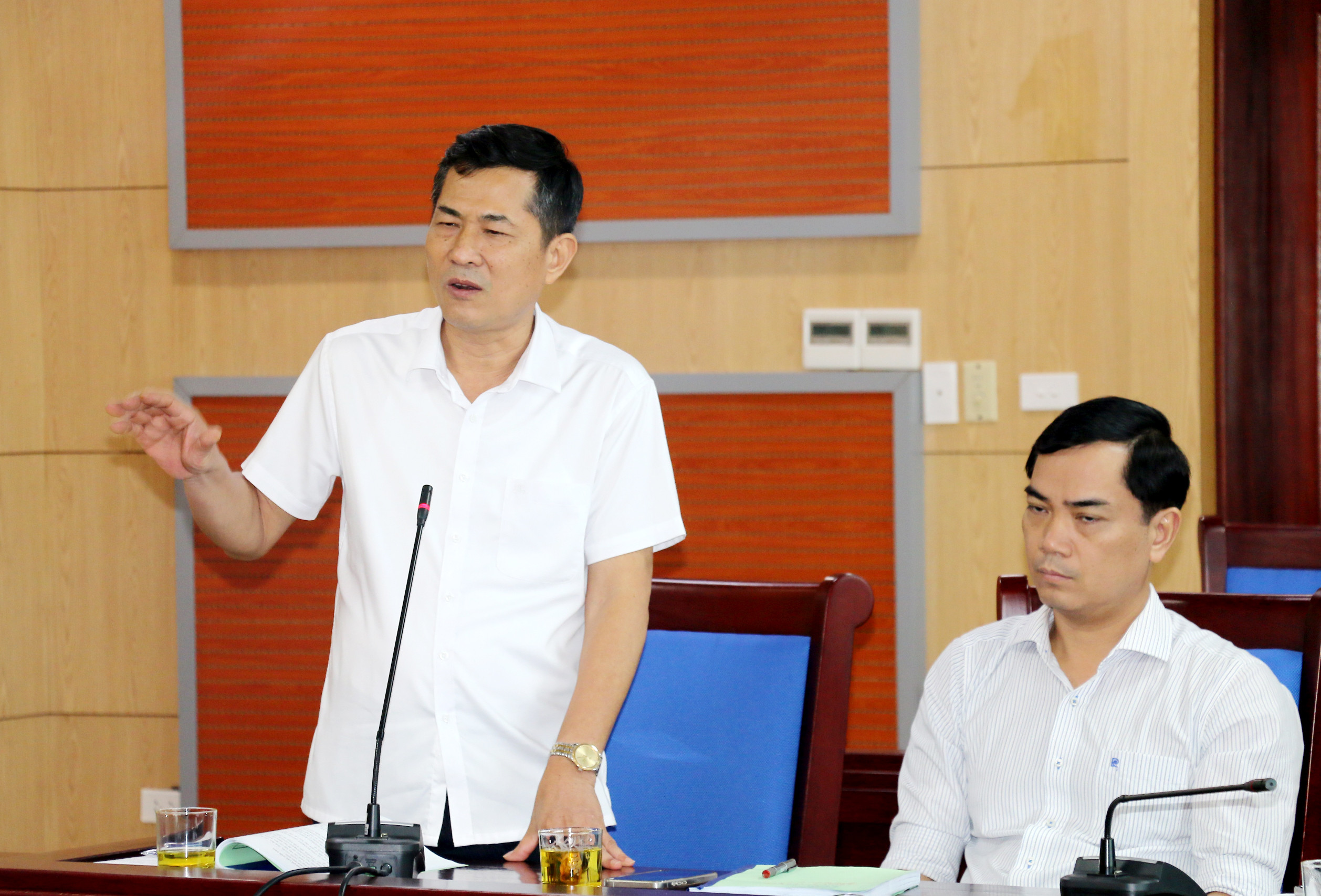 bna_Giám đốc Sở Giáo dục và Đào tạo Thái Văn Thành phát biểu tại cuộc họp. Ảnh - Mỹ Hà.jpg