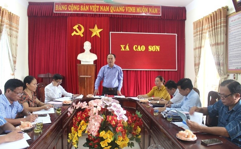 bna_ Thường trực Huyện uỷ Anh Sơn làm việc với Đảng uỷ xã Cao Sơn về công tác xây dụng Đảng. Ảnh PV.jpg