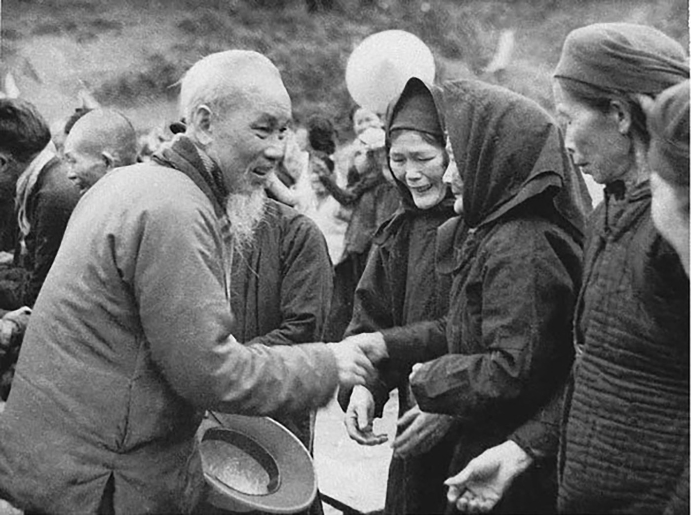 Bác Hồ về thăm bà con Pác Bó (Hà Quảng, Cao Bằng) tháng 2-1961.jpg