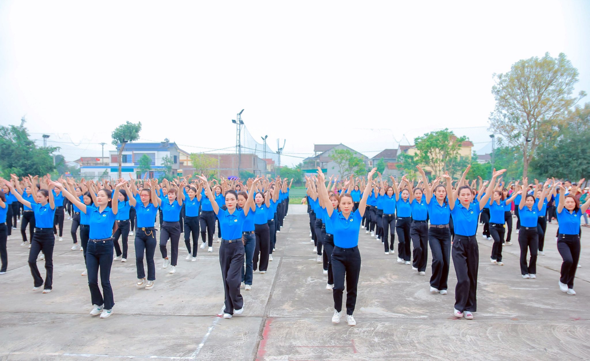 Lực lượng đoàn viên, người lao động Nghệ An hưởng Cuộc vận động “Toàn dân rèn luyện thân thể theo gương Bác Hồ vĩ đại”. Ảnh Thanh Quỳnh.jpg