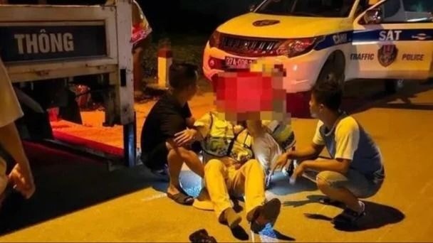 Nghệ An khởi tố 8 đối tượng chống đối cảnh sát giao thông kiểm tra nồng độ cồn