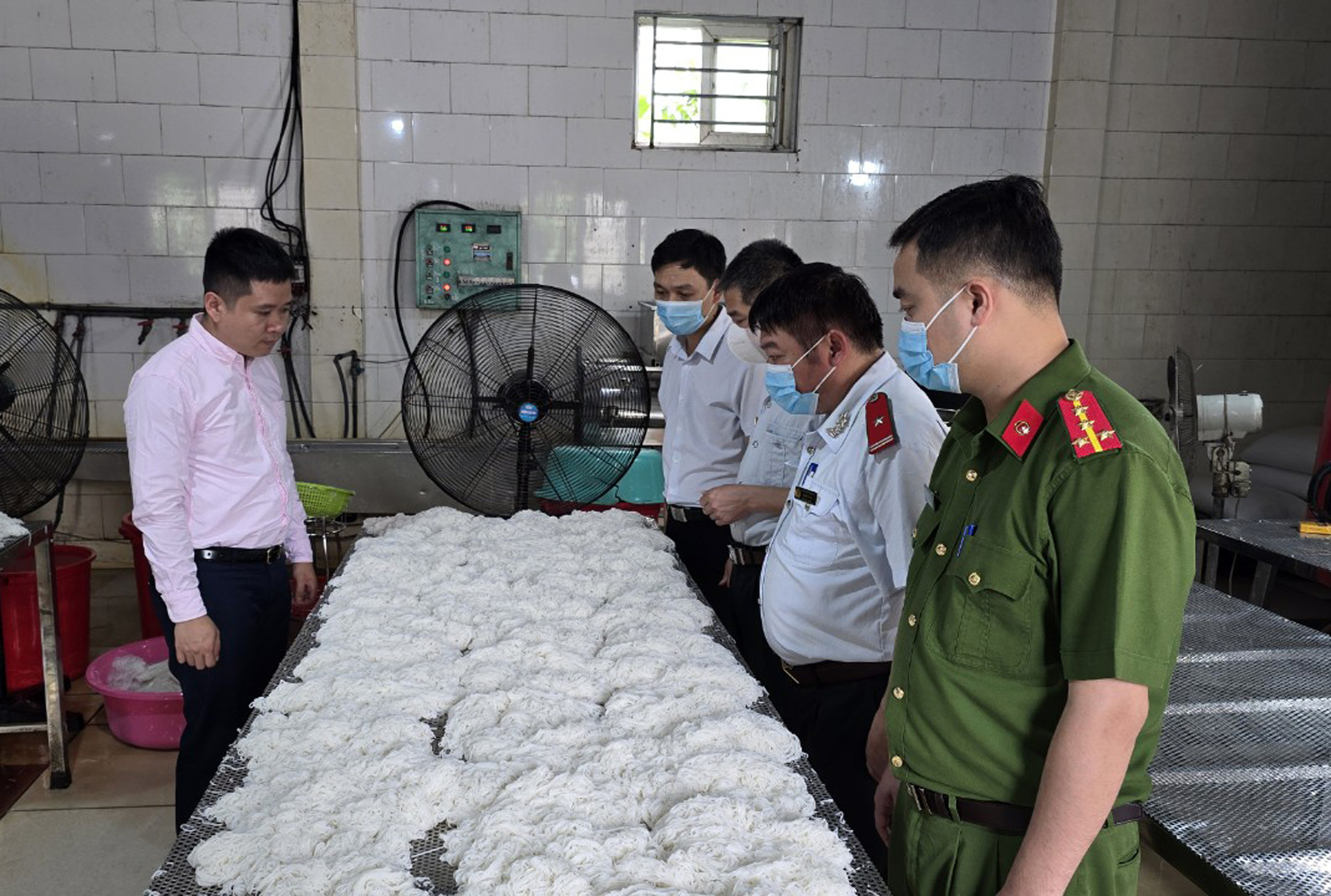 Đoàn kiểm tra liên ngành tỉnh Nghệ An kiểm tra tại cơ sở sản xuất thực phẩm sạch Thanh Phúc (2).jpg