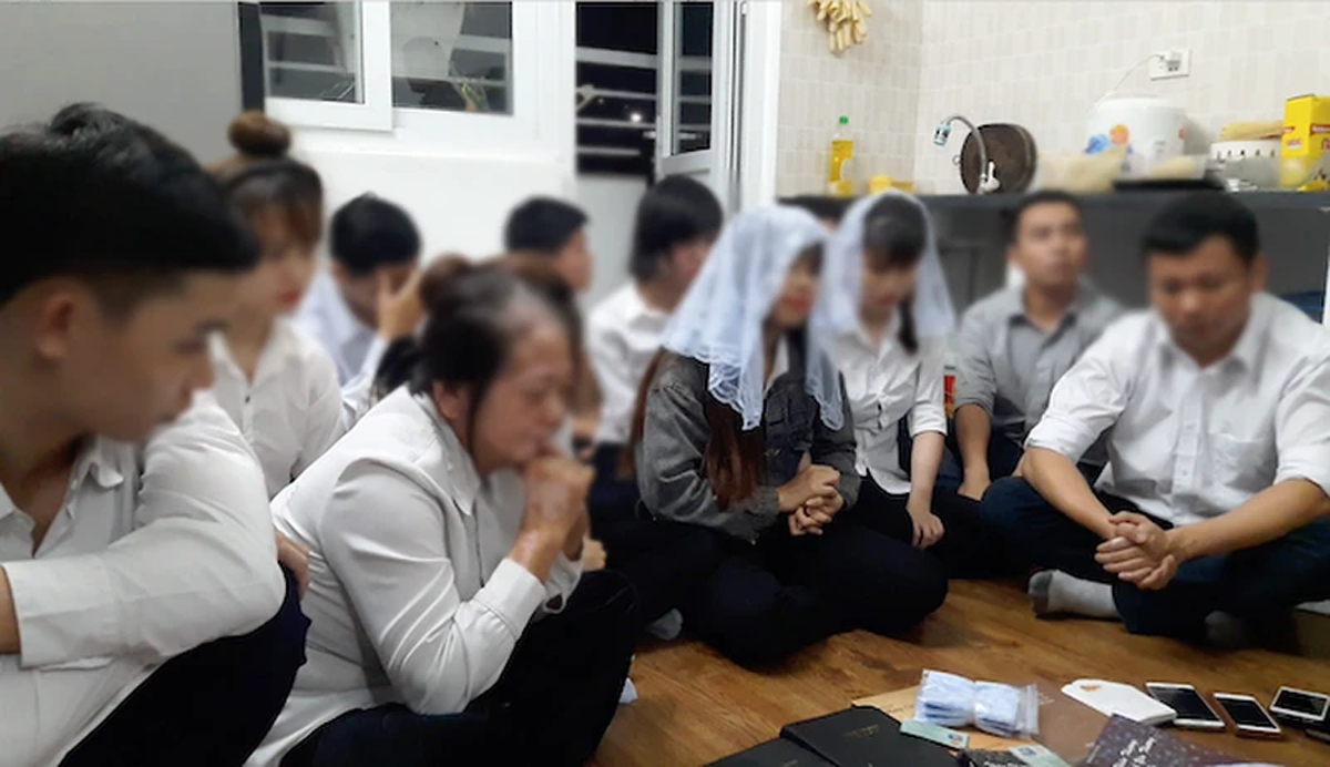 Nhóm đối tượng tham gia Hội thánh của Đức Chúa Trời Mẹ tại một Chung cư trên địa bàn TP. Vinh. Ảnh tư liệu: Nguyên Hưng