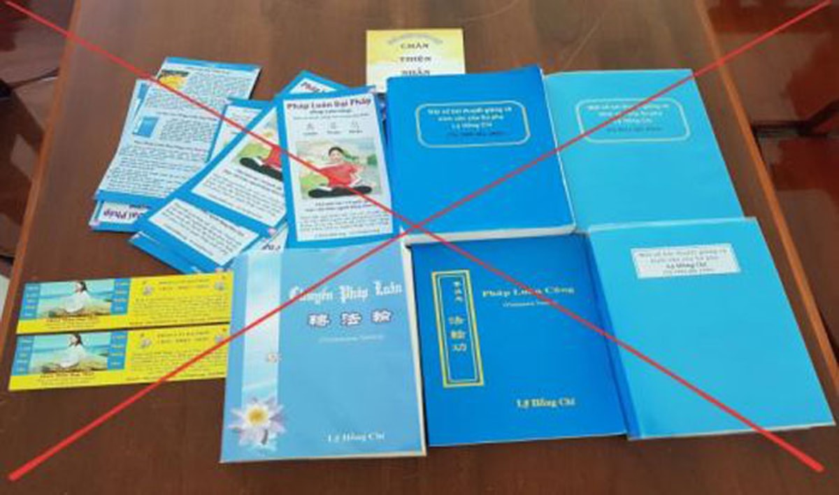 Những tài liệu trái phép về Pháp Luân Công. Ảnh: N.T