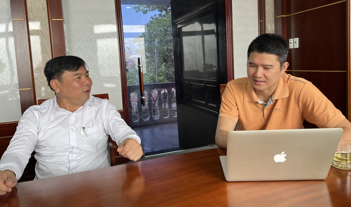 Ông Hoàng Danh Truyền - Phó Chủ tịch UBND huyện Yên Thành trao đổi với phóng viên Báo Nghệ An. Ảnh: K.L