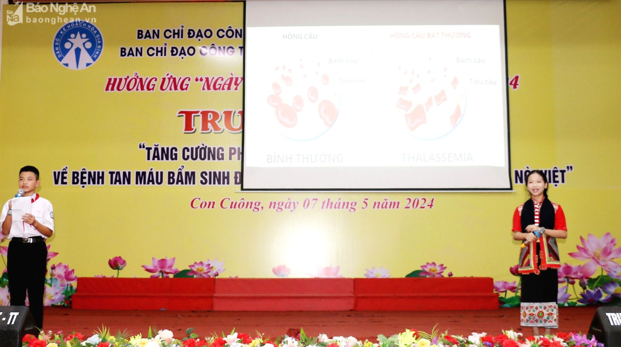 Học sinh huyện Con Cuông tuyên truyền về bệnh Tan máu bẩm sinh Thalessemia.jpg