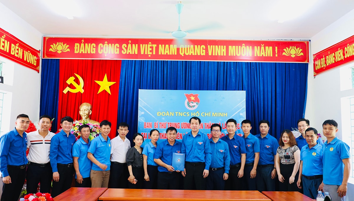 Đoàn công tác Trung ương Đoàn TNCS Hồ Chí Minh thăm, làm việc tại Làng Thanh niên lập nghiệp biên giới Tam Hợp, huyện Tương Dương.