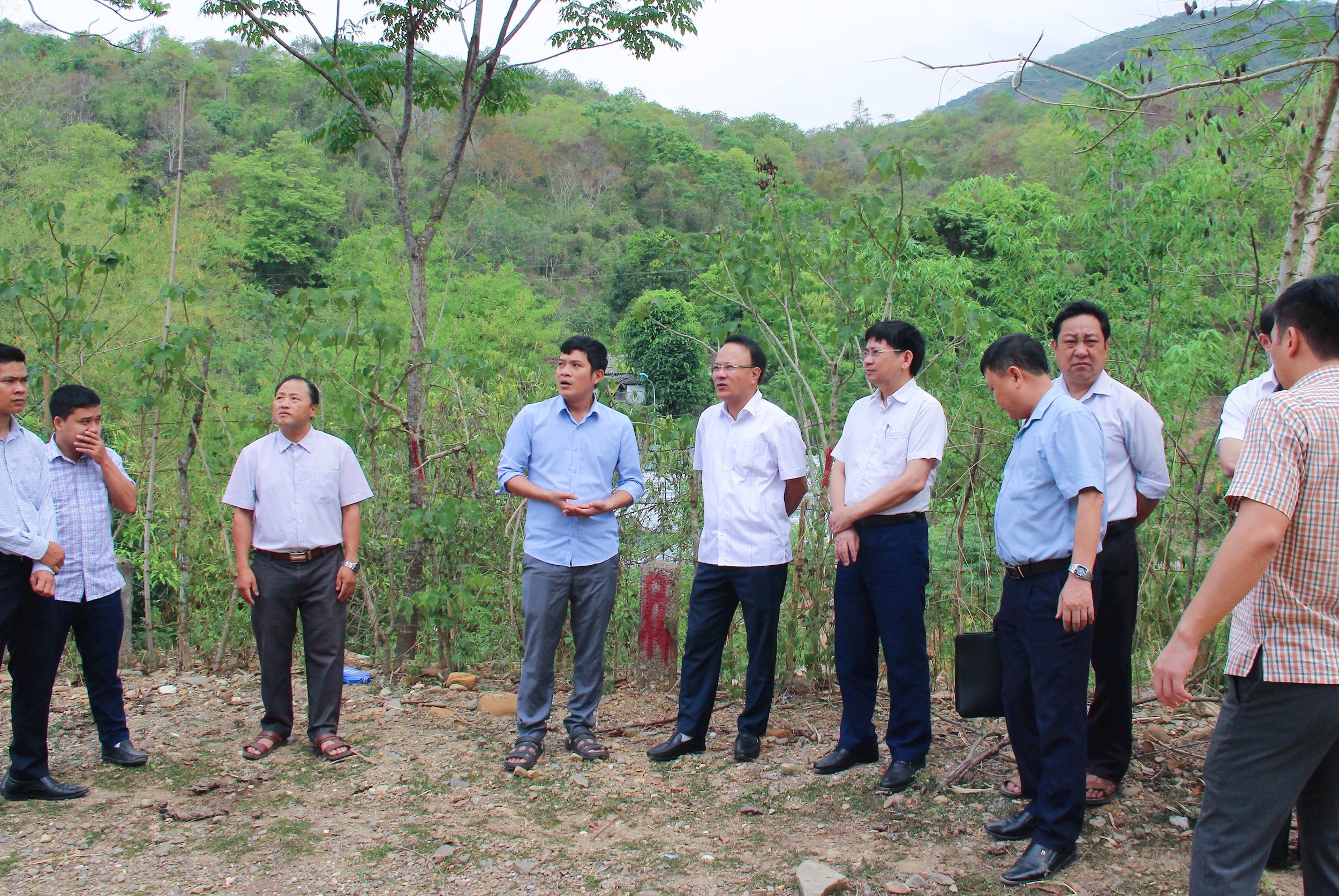 bna-_-doan-cong-tac-cua-hdnd-tinh-khao-sat-du-an-xay-dung-ha-tang-khu-tai-dinh-cu-cho-nguoi-dan-bi-anh-huong-do-thien-tai.-anh-mai-hoa.jpg