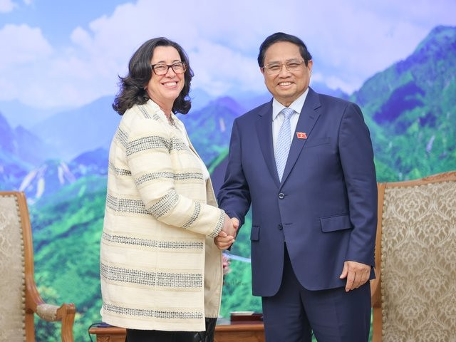Ngày 27/5, Thủ tướng Phạm Minh Chính và bà Manuela V. Ferro, Phó Chủ tịch WB - Ảnh: VGP/Nhật Bắc
