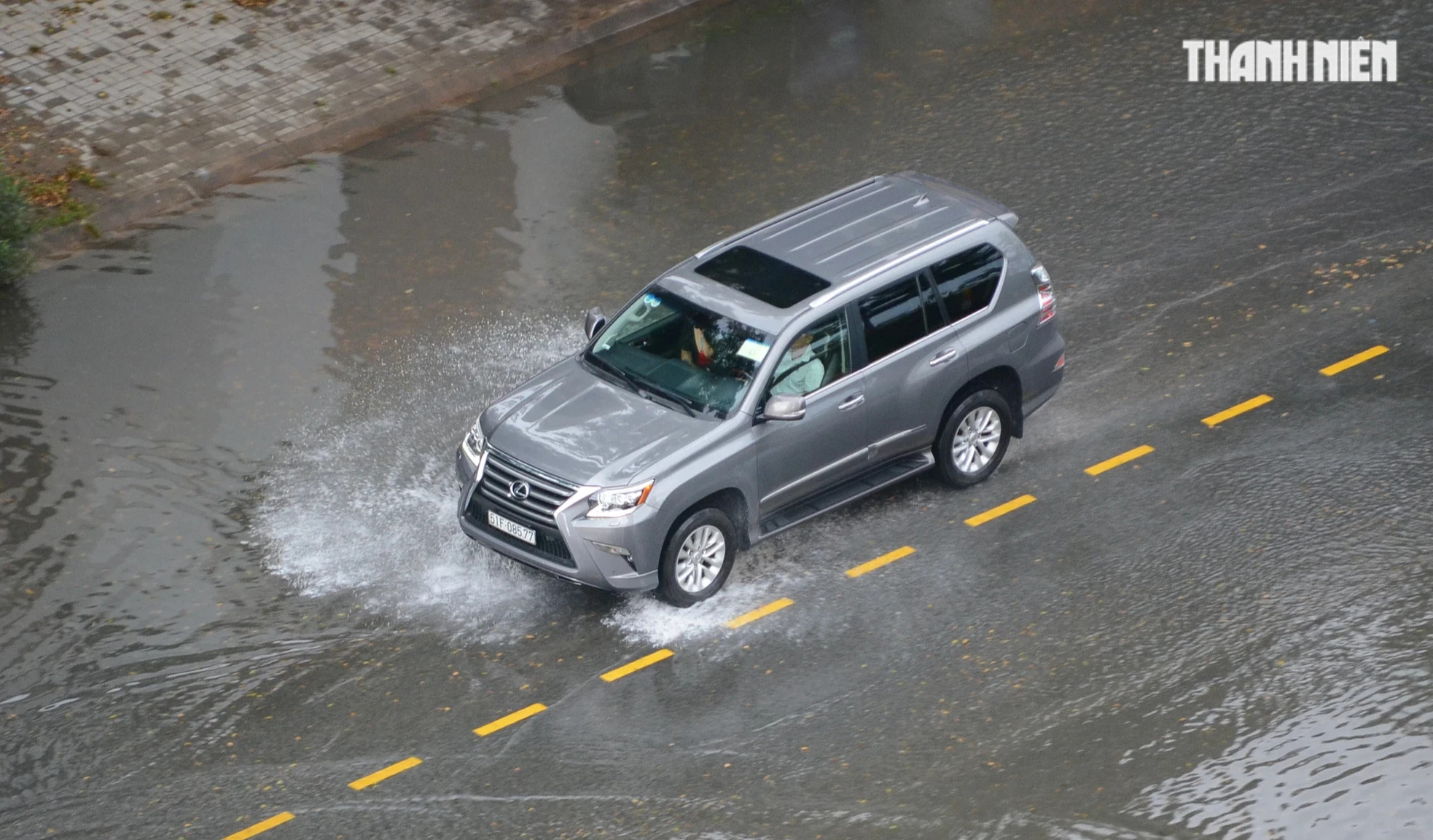 5 sự cố thường xảy ra khi lái ô tô dưới trời mưa- Ảnh 5.
