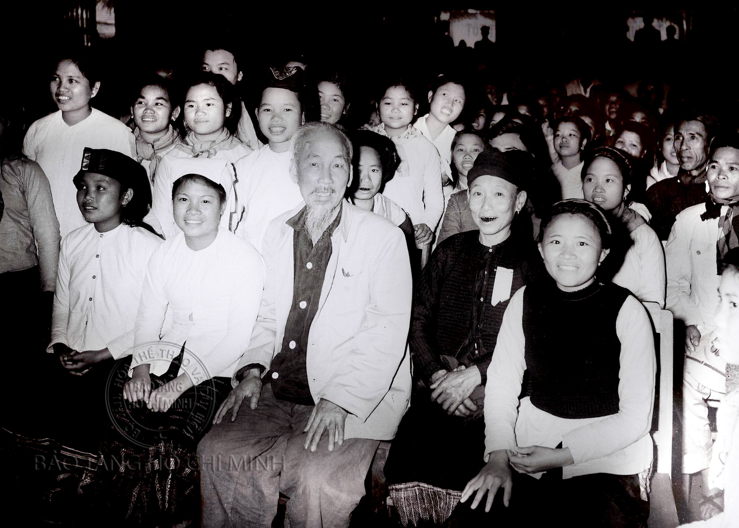 Chủ tịch Hồ Chí Minh thăm trường sư phạm miền núi Nghệ An, năm 1961.