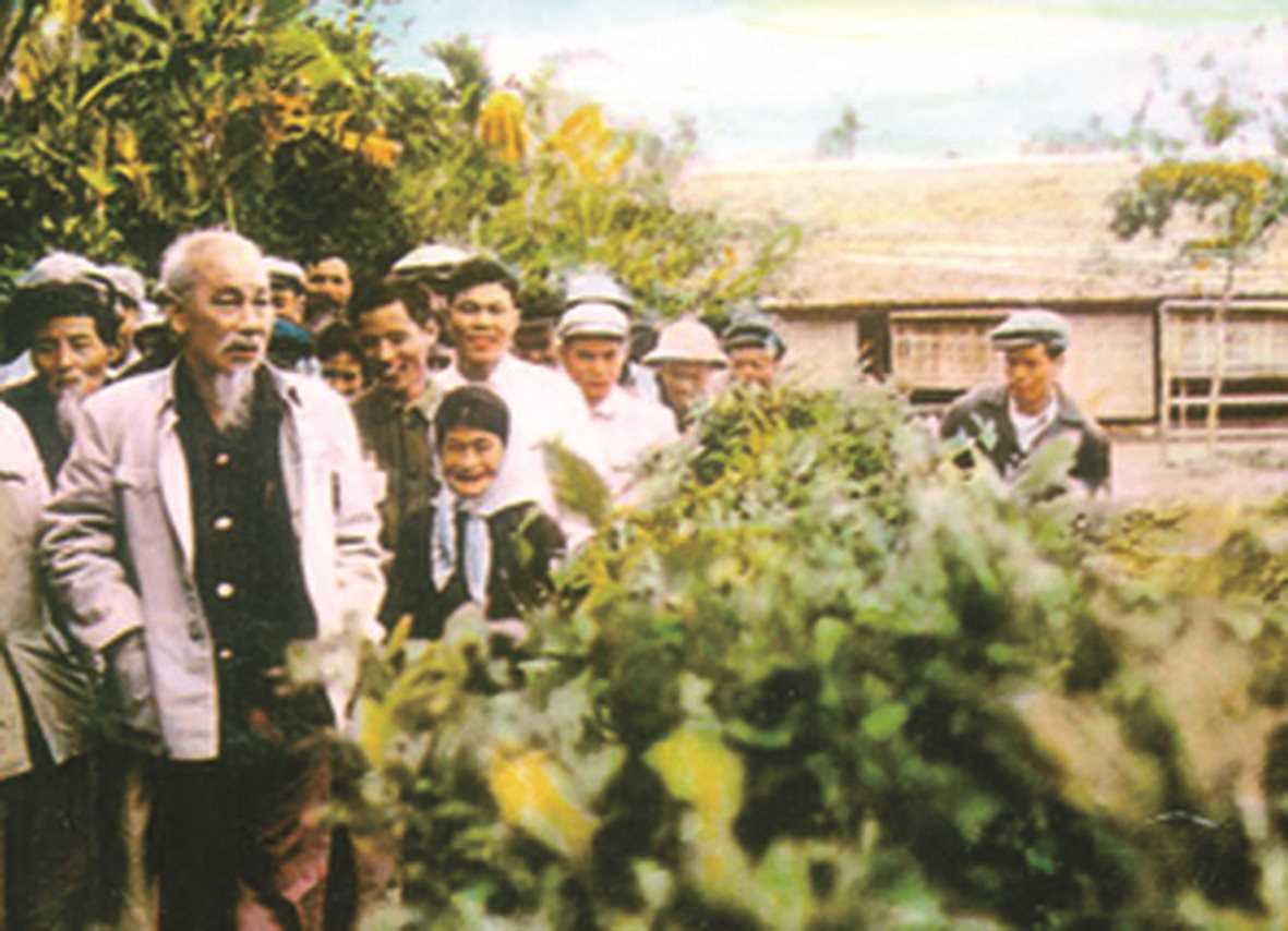 Bác Hồ về thăm quê lần thứ nhất (tháng 6/1957).