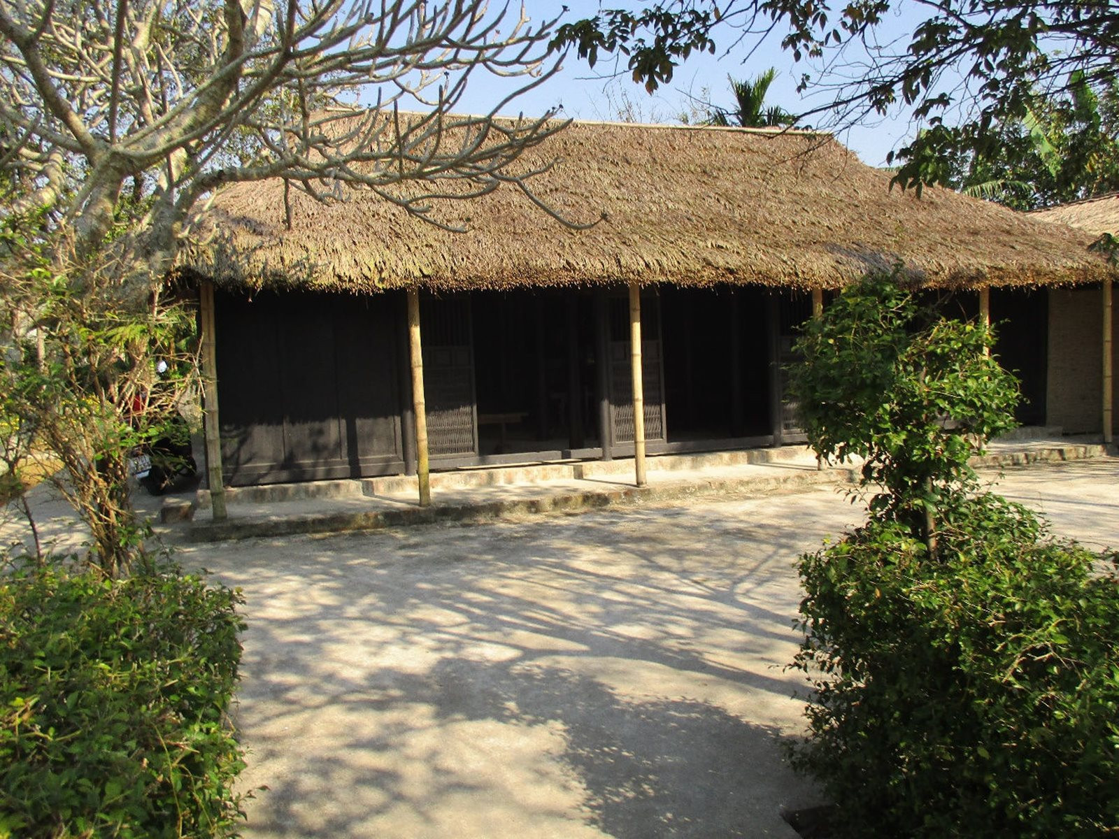 Cụ Nguyễn Sinh Sắc nhận lời về dạy học tại làng Dương Nỗ từ năm 1898 - 1900. Hiện tại, ngôi nhà đã trở thành di tích quan trọng trong Khu Di tích lưu niệm về Bác Hồ tại xã Dương Nỗ. Ảnh: Tư liệu