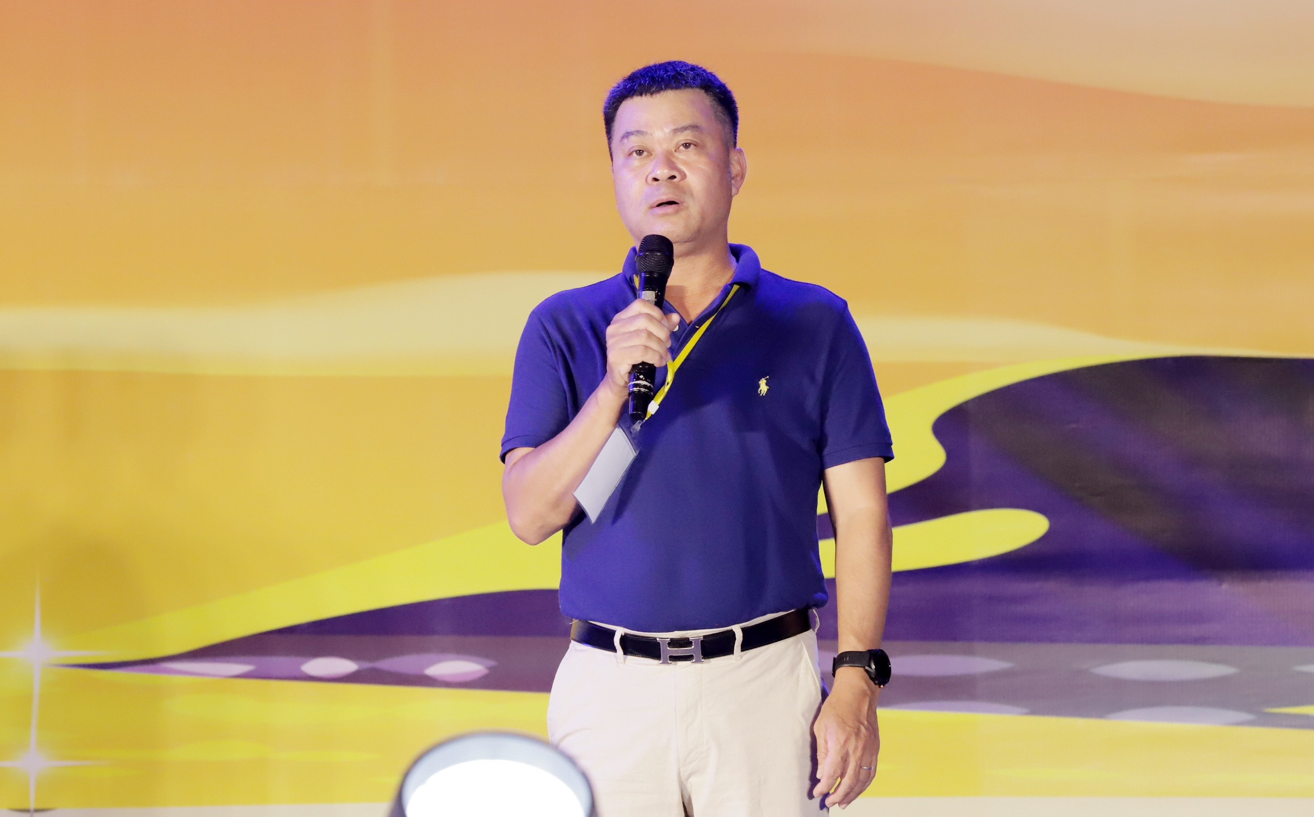 Ông Nguyễn Văn Bá TBT Báo Vietnamnet phát biểu