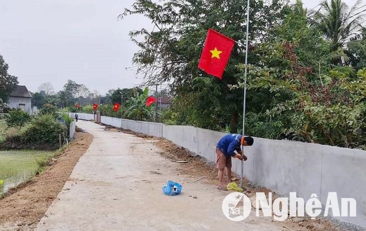  Làm đường giao thông gắn với đường cờ tại xã Nghĩa Mai