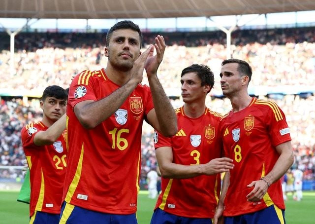 Tây Ban Nha giành chiến thắng 3-0 trước Croatia