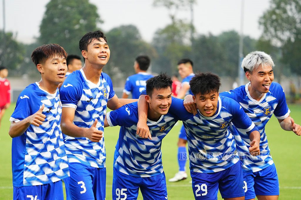 Đội bóng của HLV Park Hang Seo không thể lên hạng do thua CLB Trẻ TPHCM. Ảnh: Bắc Ninh FC