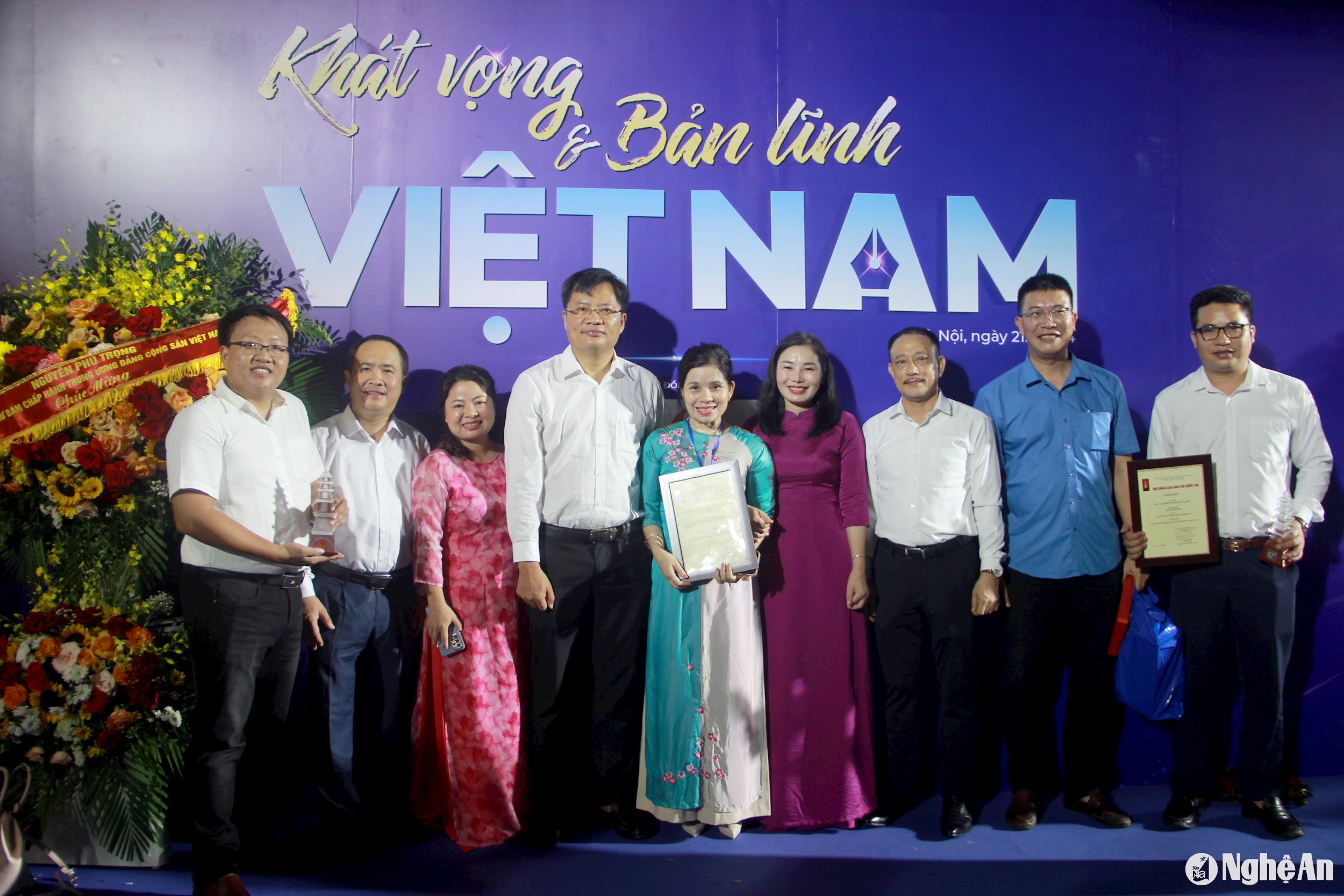 Nhóm tác giả Báo Nghệ An đạt 3 giải báo chí Quốc gia lần thứ 18 ảnh Quang An