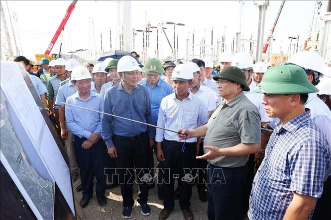 Thủ tướng Phạm Minh Chính kiểm tra tiến độ thi công Dự án Trạm biến áp 500 kV Thanh Hóa tại xã Thiệu Phúc, huyện Thiệu Hóa, tỉnh Thanh Hóa.