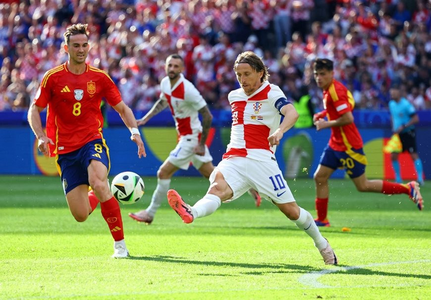  Cận vệ già Luka Modric nỗ lực hết mình để cứu Croatia. Ảnh: Getty