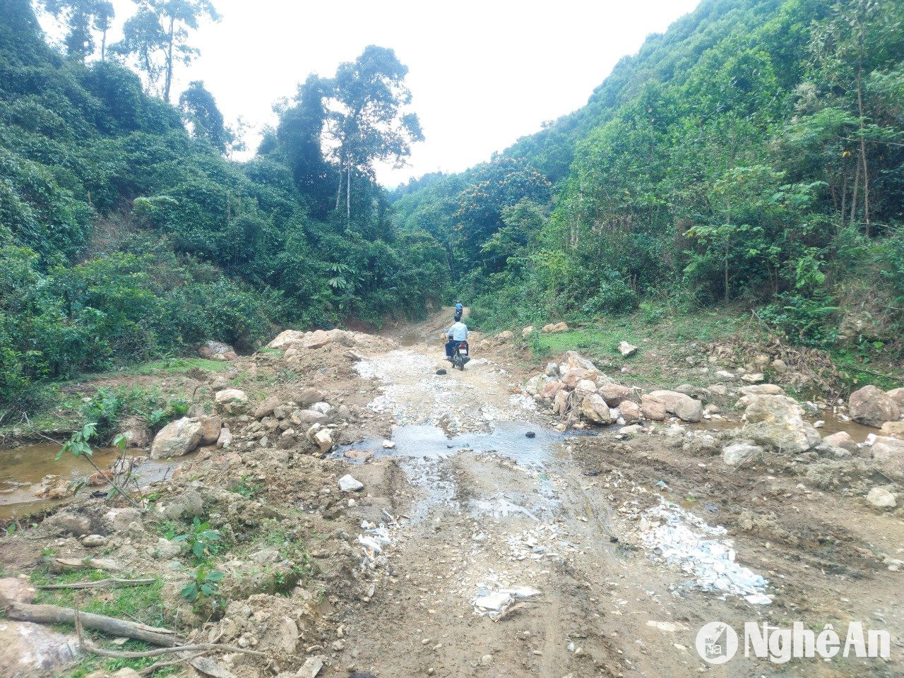 Bản Vật Trên, xã Châu Hoàn và