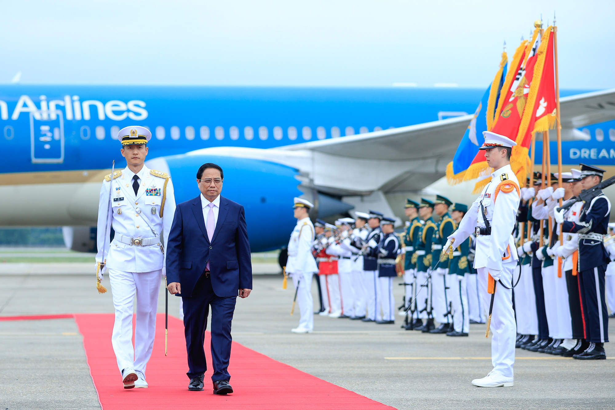 Thủ tướng Phạm Minh Chính tới Seoul, bắt đầu chuyến thăm chính thức Hàn Quốc- Ảnh 7.