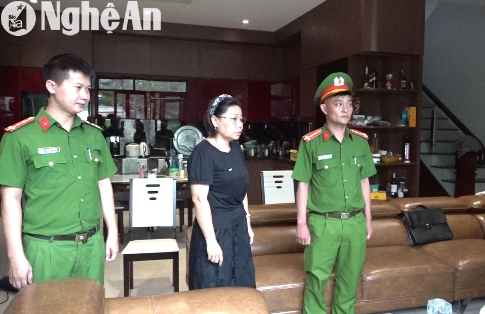 Bị can Nguyễn Thị Lam bị khởi tố về tội “Lợi dụng chức vụ, quyền hạn trong khi thi hành công vụ”. Ảnh: Văn Hậu