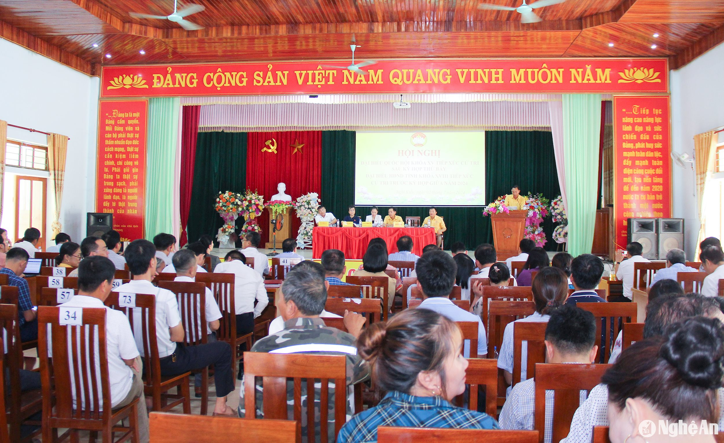 Quang cảnh hội nghị tiếp xúc cử tri tại xã Nghi Kiều, huyện Nghi Lộc. Ảnh: Mai Hoa