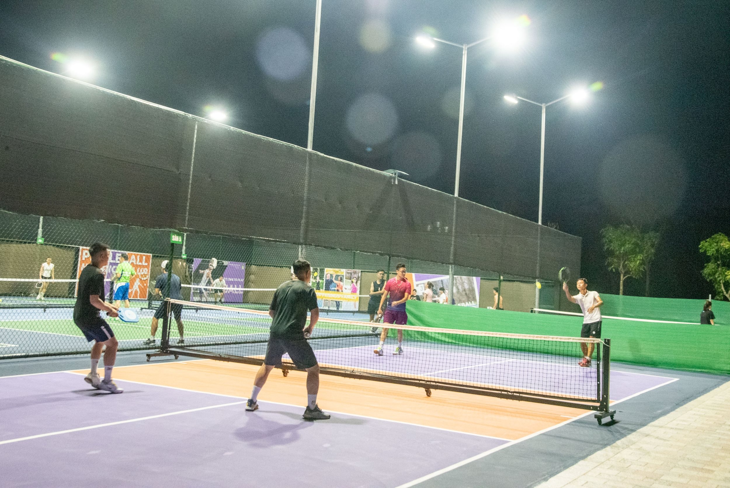 Một buổi tập pickleball tại cụm sân Khu đô thị Handico Vinh Tân.