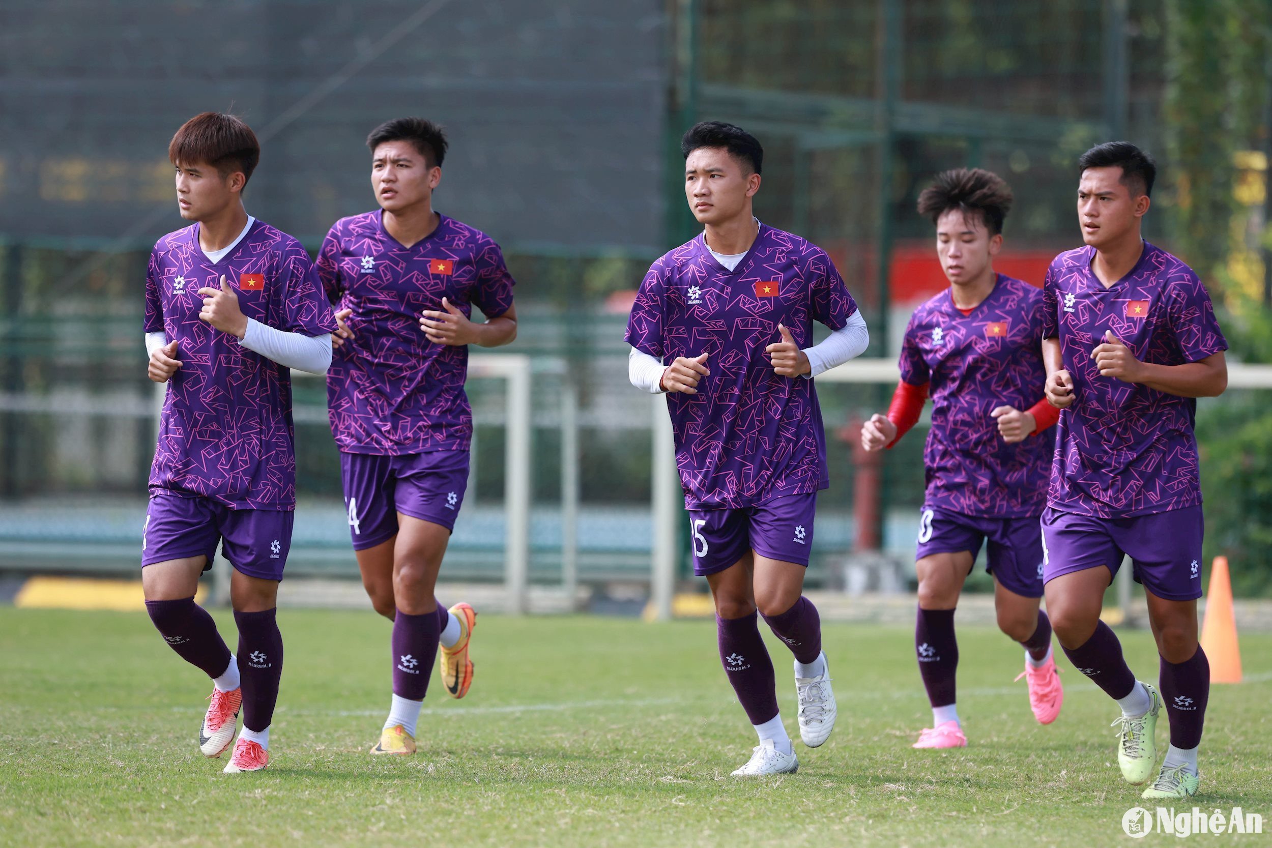 Theo lịch thi đấu, Đội tuyển U19 Việt Nam sẽ đá trận ra quân gặp U19 Myanmar vào ngày 18/7, tiếp đó, lần lượt gặp U19 Australia vào ngày 21/7 và gặp U19 Lào vào ngày 24/7. Ảnh: Hải Hoàng