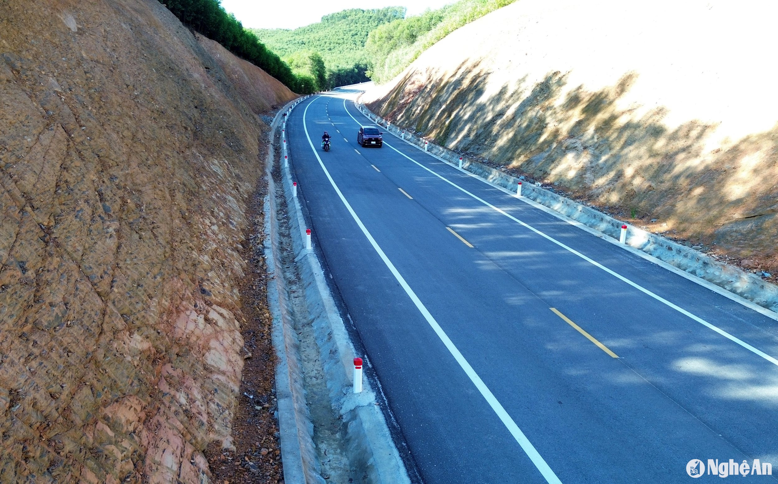 Dự án đường N5 kéo dài có chiều dài hơn 21 km, trong đó, hơn 3 km trùng với Tỉnh lộ 538 đã được đầu tư. Đường được thiết kế nền đường rộng 12m, bề rộng mặt đường 7m. Ảnh: Xuân Hoàng