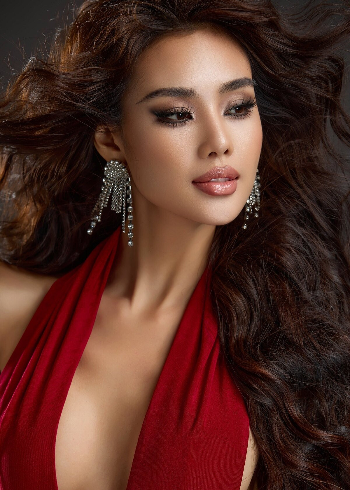 Bên cạnh công việc diễn viên và người mẫu tự do, Huyền Trang cũng đang đảm nhiệm vai trò thư ký cho tổng giám đốc một nhãn hàng thời trang.