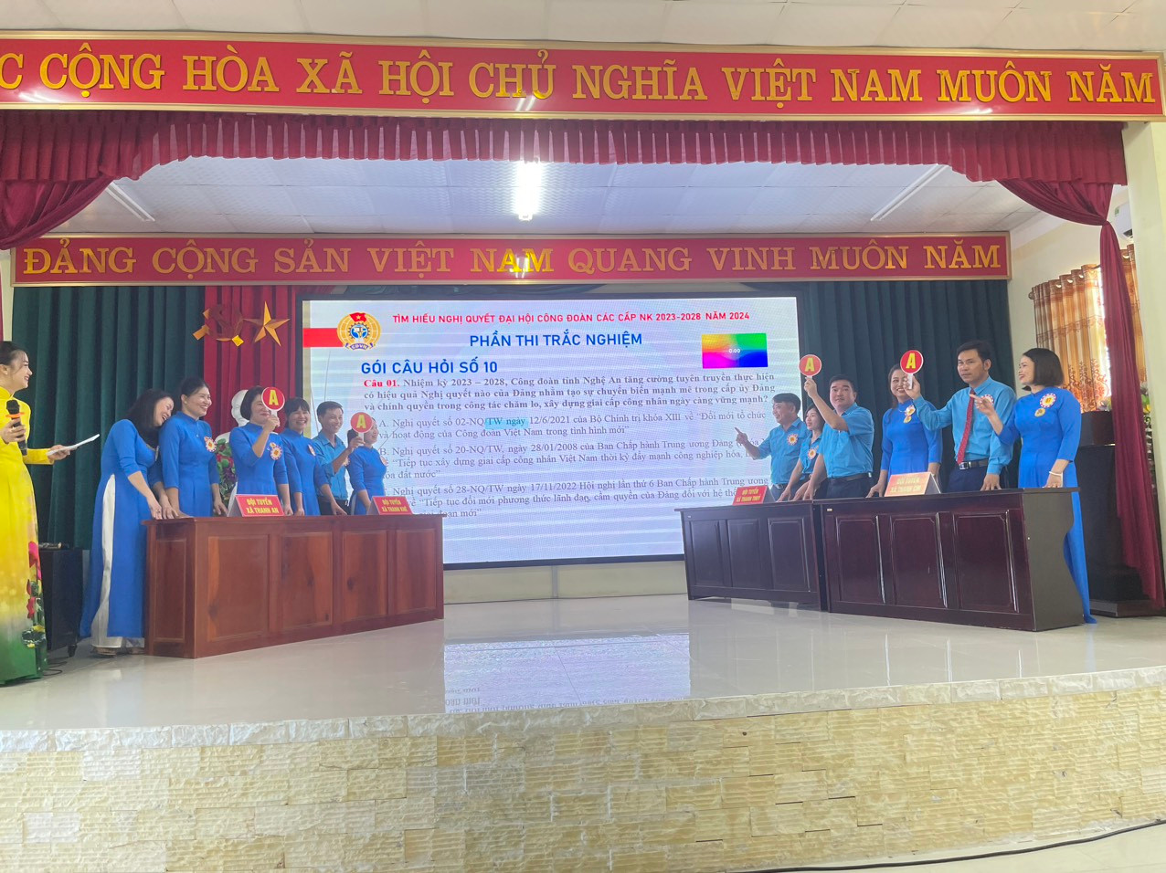 Liên đoàn Lao động huyện Thanh Chương tổ chức thi tìm hiểu Nghị quyết Đại hội Công đoàn các cấp. Ảnh: CSCC