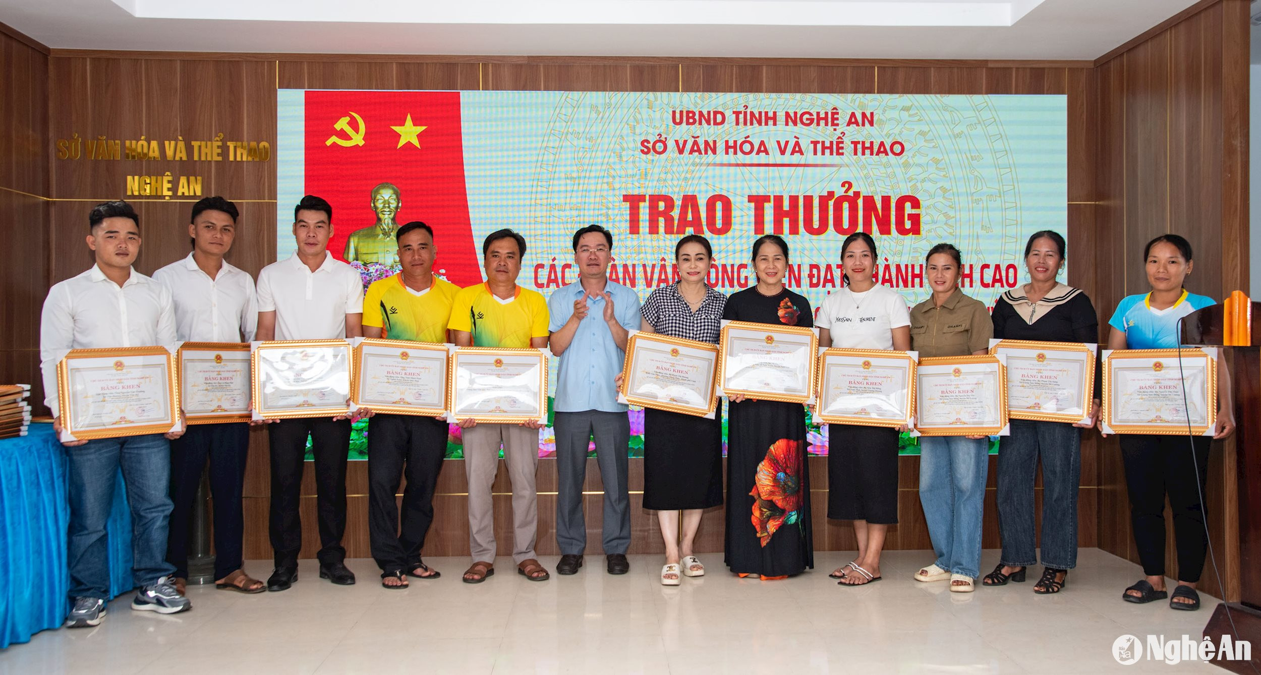 trao thưởng_2