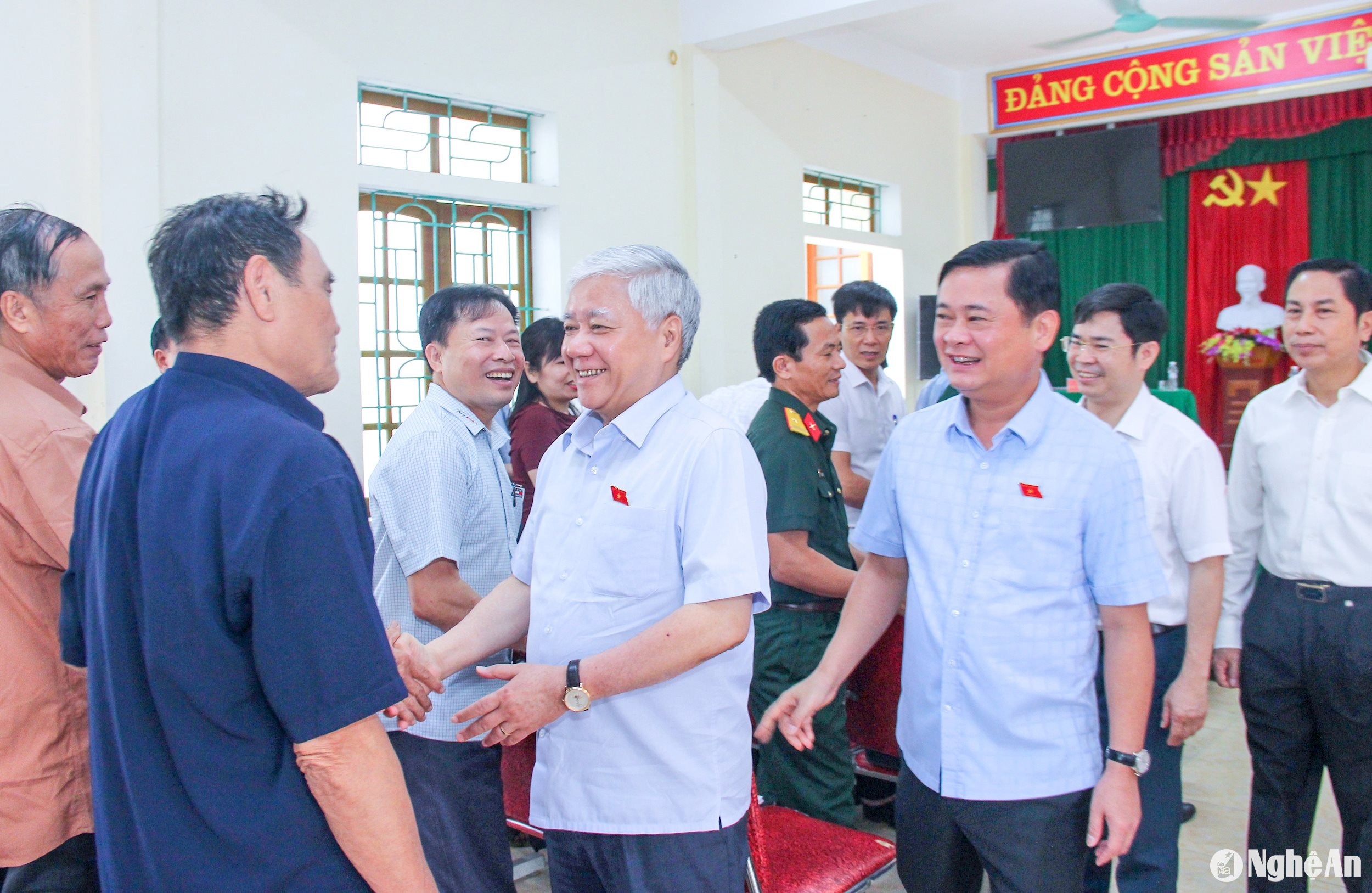 Đồng chí Đỗ Văn Chiến – Bí thư Trung ương Đảng, Chủ tịch Uỷ ban Trung ương Mặt trận Tổ quốc Việt Nam gặp gỡ, trao đổi với cử tri xã Ngọc Lâm (Thanh Chương). Ảnh: Mai Hoa