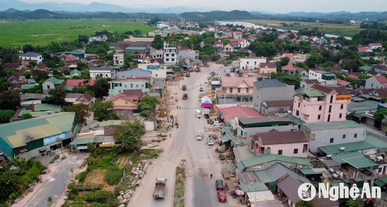 UBND huyện Đô Lương tổ chức bảo vệ thi công thực hiện dự án cải tạo, nâng cấp Quốc lộ 7 đoạn qua địa bàn xã Lưu Sơn trong ngày 18/6/2024. Ảnh: Thành Cường