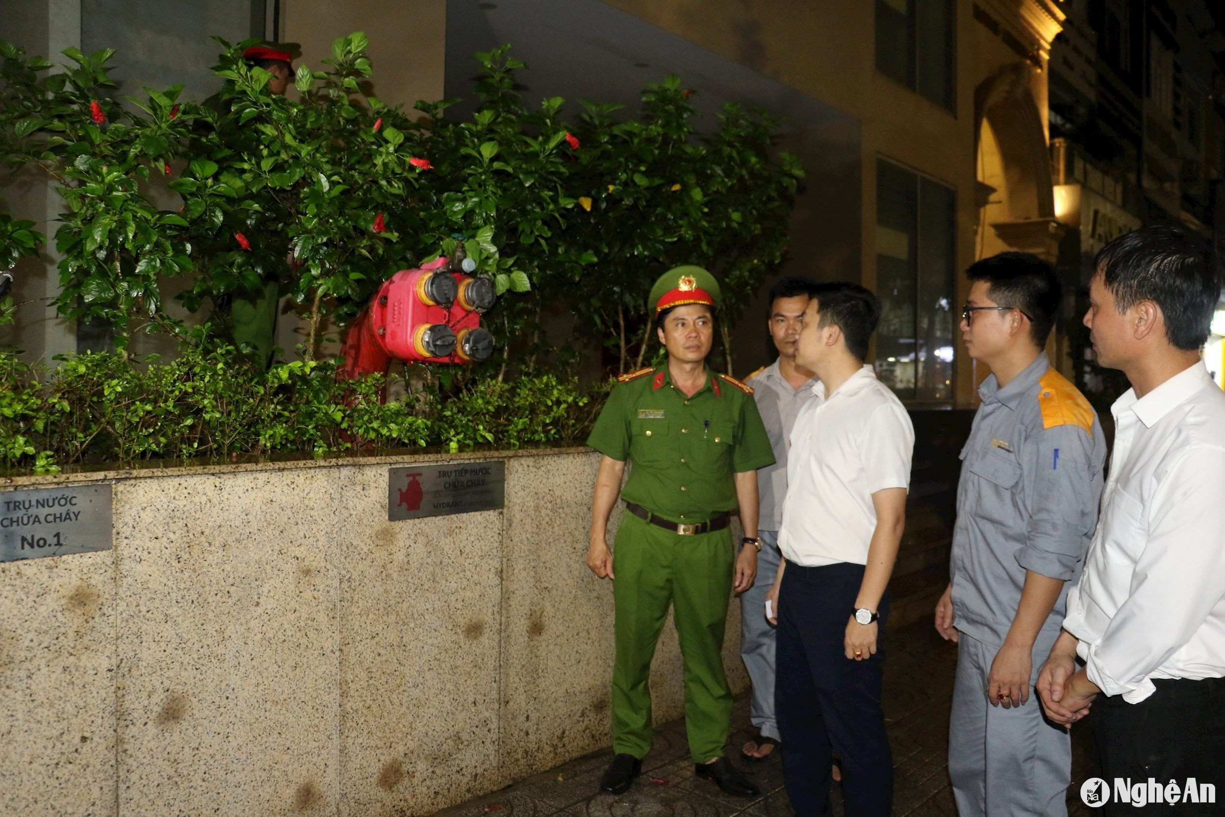 Phòng Cảnh sát PCCC và CNCH Công an tỉnh kiểm tra hệ thống cấp nước tại một công trình. Ảnh minh họa: Đ.C