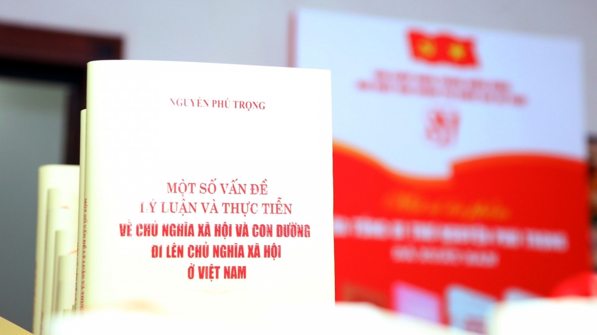 Cuốn sách “Một số vấn đề lý luận và thực tiễn về chủ nghĩa xã hội và con đường đi lên chủ nghĩa xã hội ở Việt Nam” Tổng bí thư Nguyễn Phú Trọng