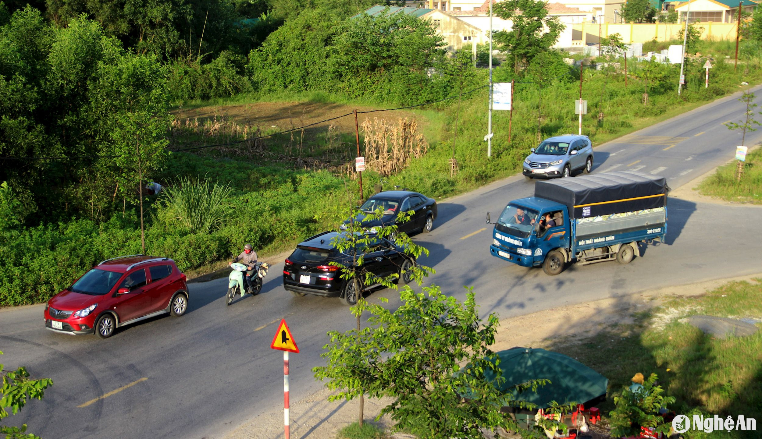 Nguy hiểm rình rập tại ngã 6 đường Lê Qúy Đôn giao với đường 35 mét và đường liên xóm xã Nghi Đức ảnh Quang An